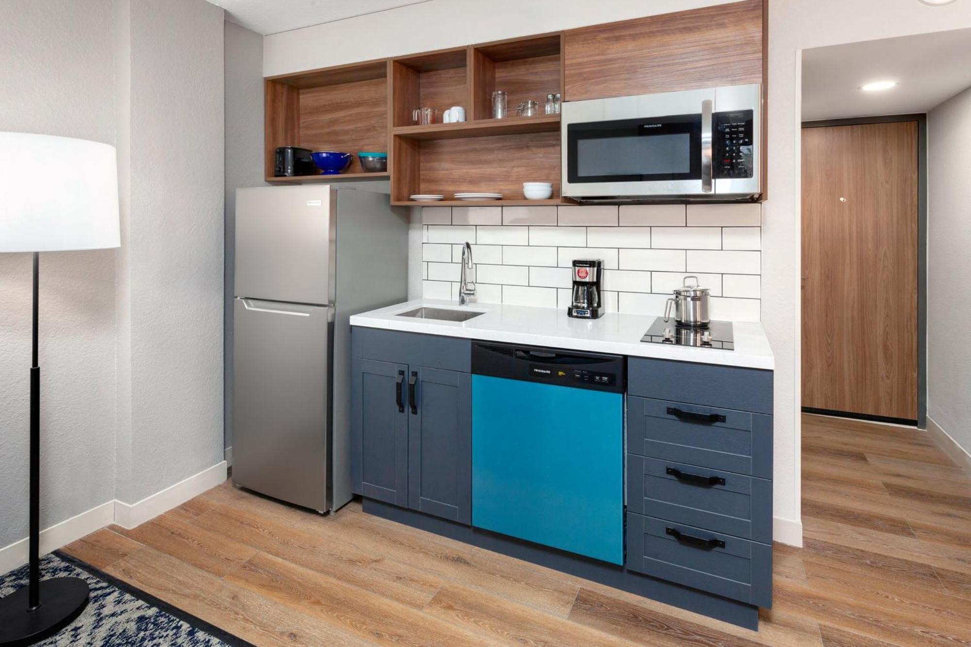 Candlewood Suites Columbus North, An Ihg Hotel Экстерьер фото