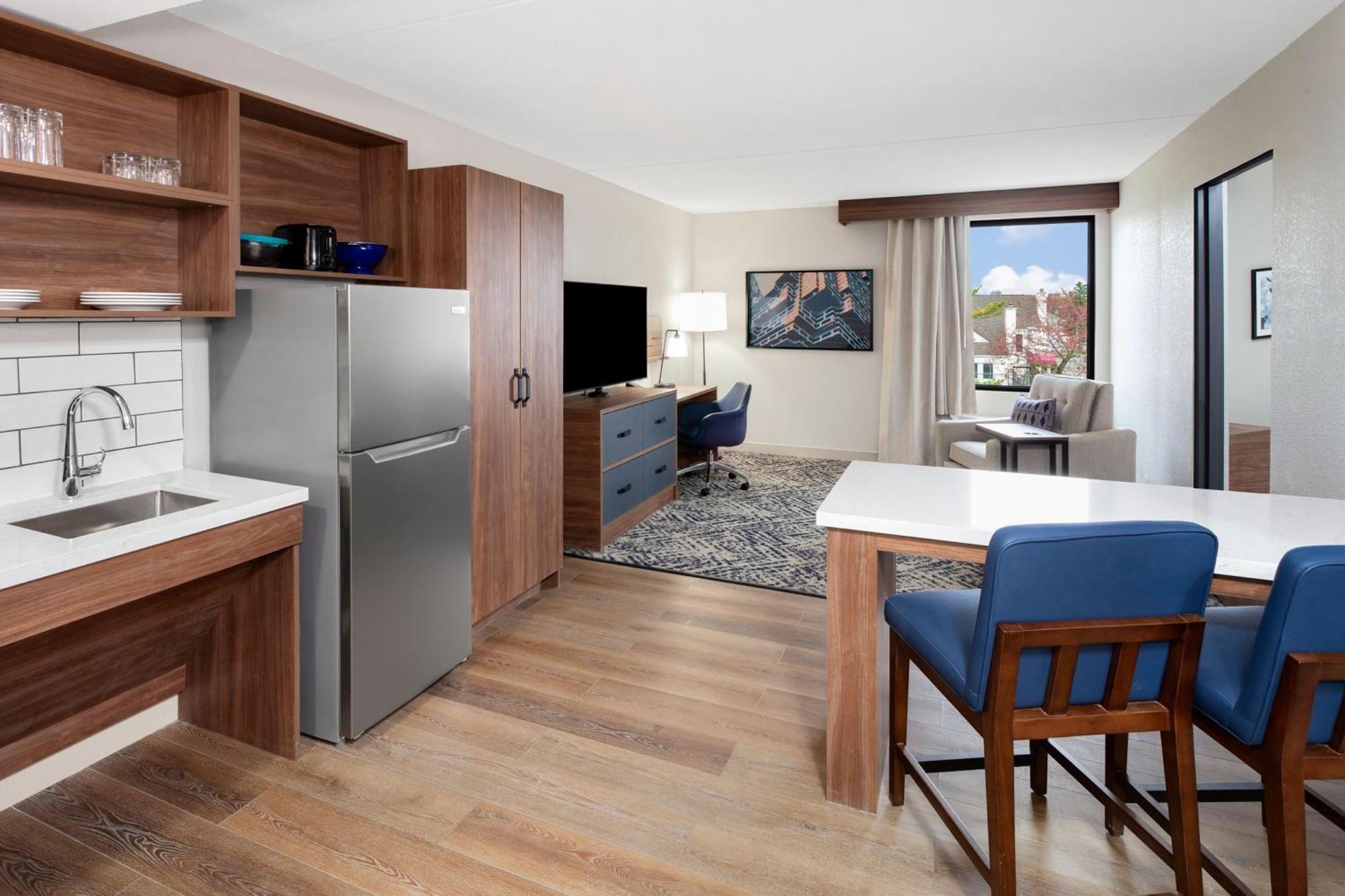 Candlewood Suites Columbus North, An Ihg Hotel Экстерьер фото